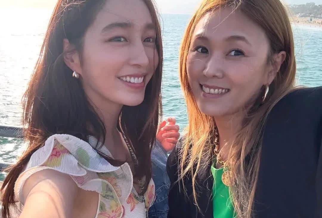 2日，演员李秉宪的妻子李敏贞在自己的Instagram上上传了多张照片。公开的照