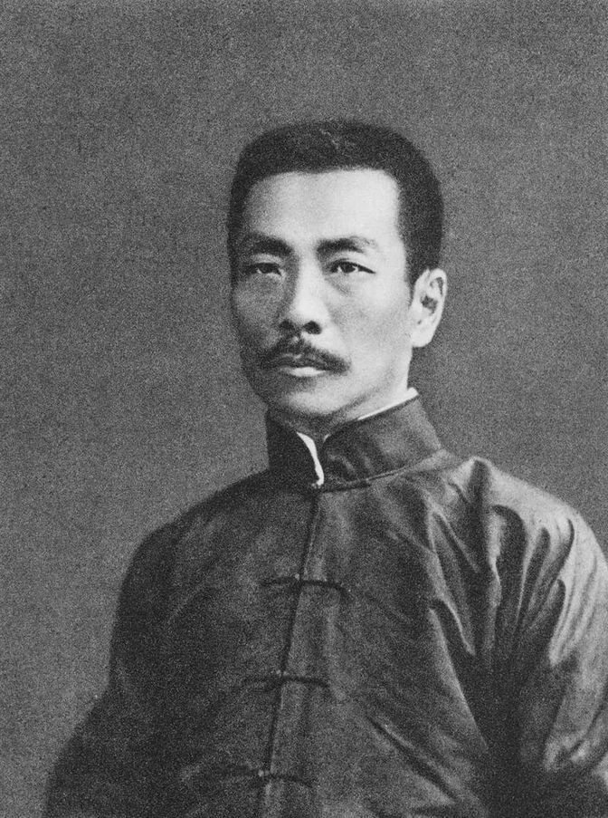 1947年，69岁朱安去世。生前她立下遗嘱，将财产都给鲁迅之子周海婴，希望他能以