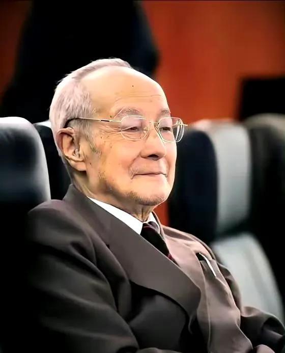 “中国稀土之父”让美国急得跳脚！核心技术卡住西方命脉，特朗普也无奈！
一纸报告震