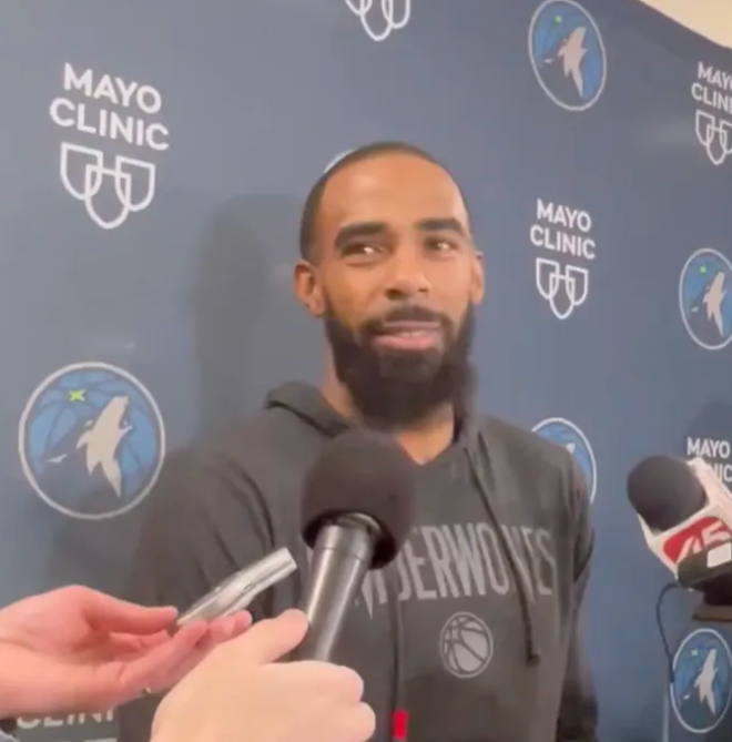 NBA常规赛，森林狼对阵公牛的比赛正在进行中。
赛前森林狼球员迈克-康利接受了记