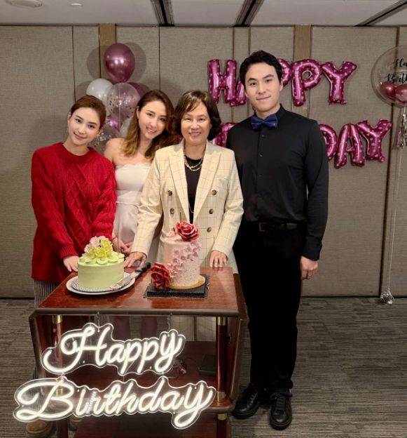 #何超莲何超云何猷启为妈妈庆生# 
赌王家族现在一派和气，所以人多事不杂，也就没