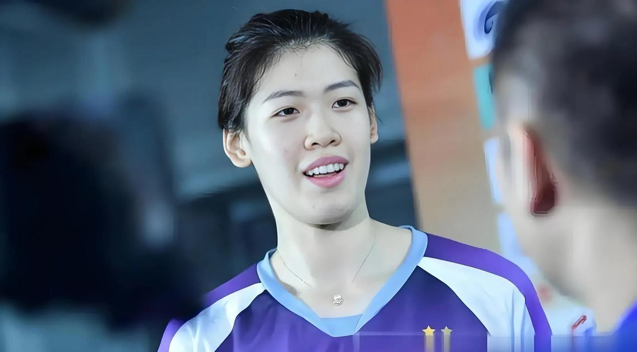 小李飞刀千呼万唤始出来
中国女排官宣了参加2025年世界女排联赛总决赛的24人大