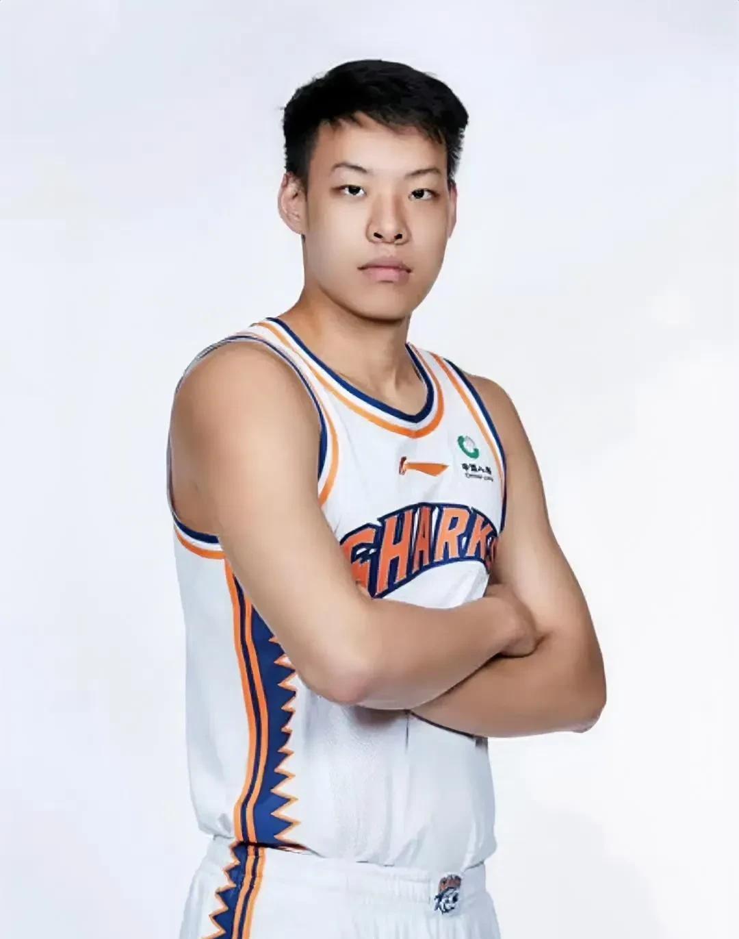 刘礼嘉估计烦透了
他烦的不是打不了亚洲杯，
烦的是，连
热身赛都没能获得出场机会