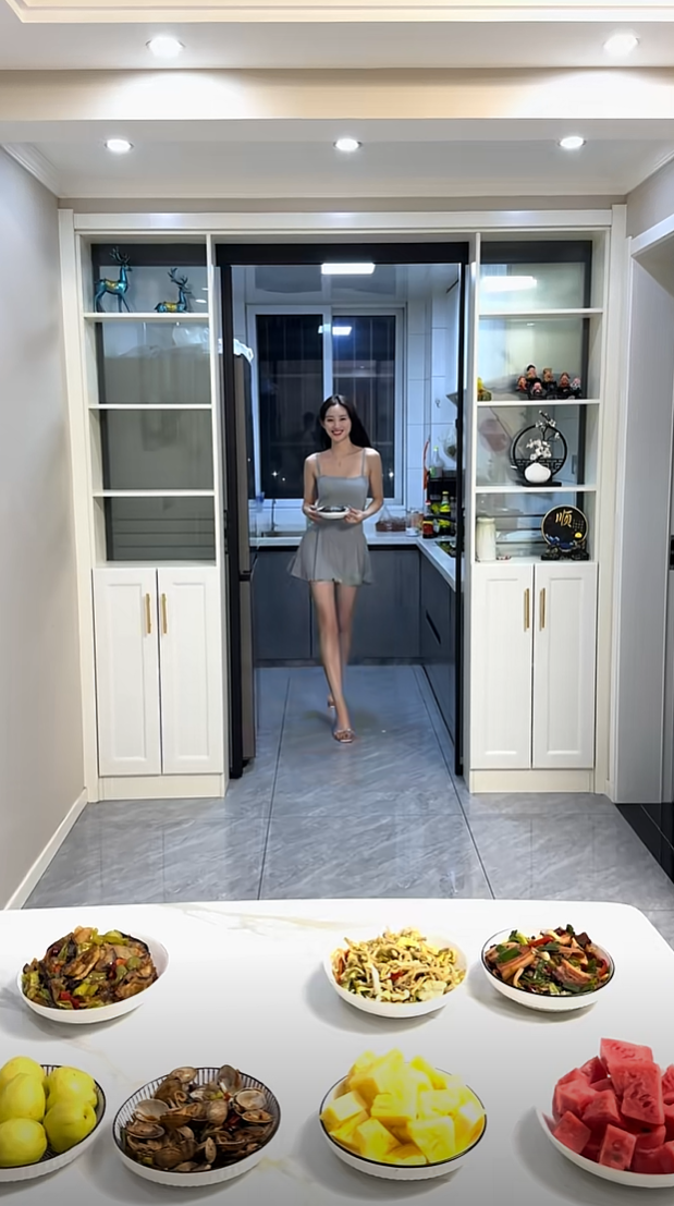 忙碌一天回到家老婆把饭都做好了