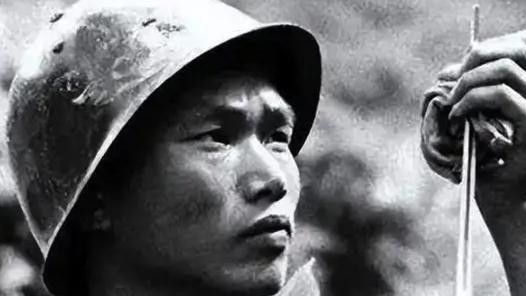 1990年，一个农民打倒十几个混混，进派出所后才知他的身份不简单