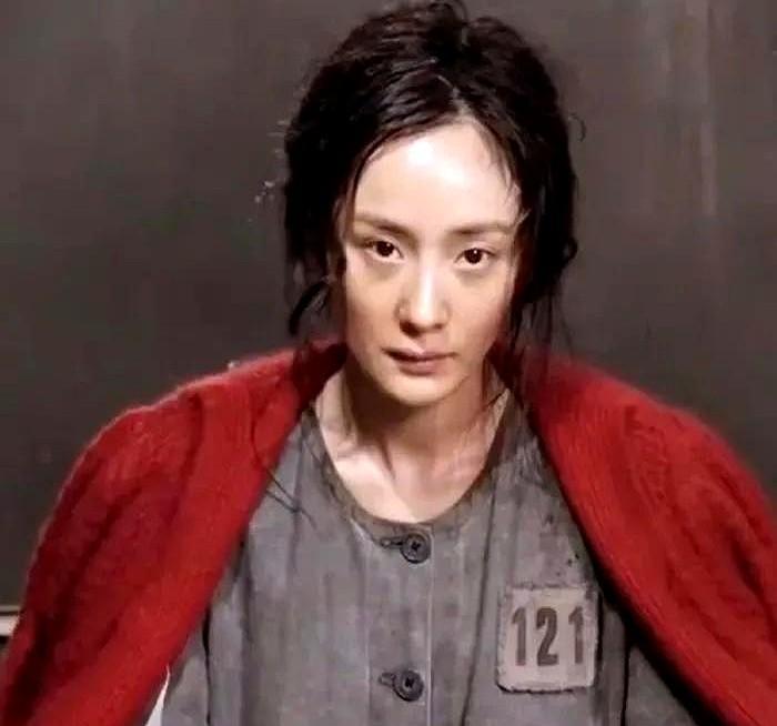 导演陈可辛初次见到杨幂时，直言不讳地表达了担忧：“你外形太漂亮了，但《酱园弄》的