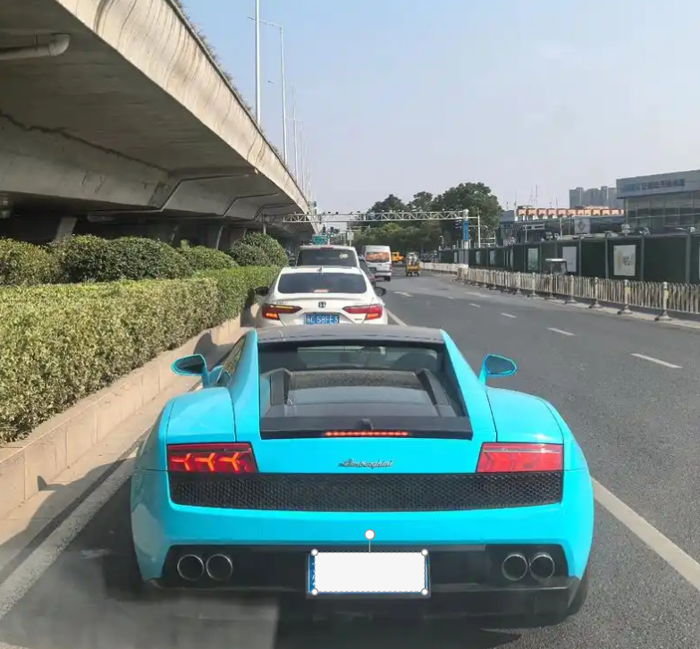 人到中年才发现，很多豪车根本没有什么实用价值，但真的很贵