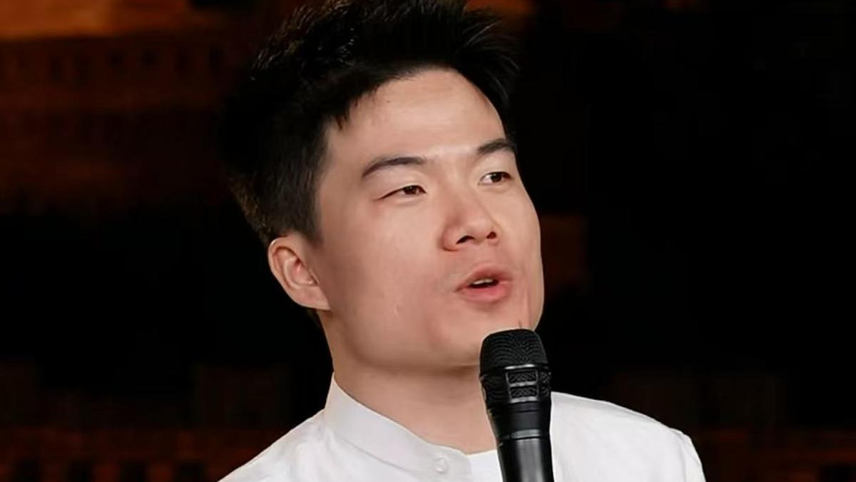 彪哥威猛，董宇辉生吃莴笋，与辉同行云南行第一天感受