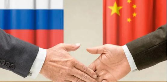 中俄为什么要站在一起？其实有个俄罗斯的精英已经说出了答案。俄罗斯政治家康斯坦丁·
