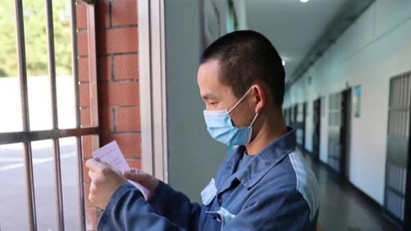 服刑人员可以给家属回信吗？通信权利解读