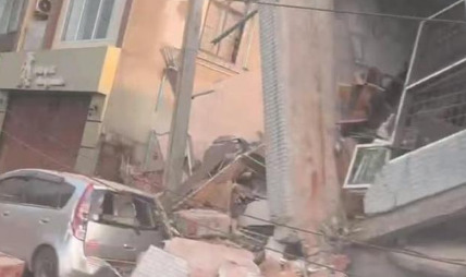 缅甸地震中国救援反遭抢劫











天灾人祸！缅甸大地震，中国伸出援