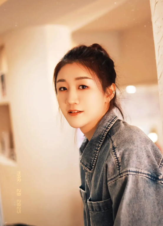 同为奥运冠军的陈梦和孙颖莎
在巴黎奥运会后
一个是不停的训练参赛接代言
一个是休