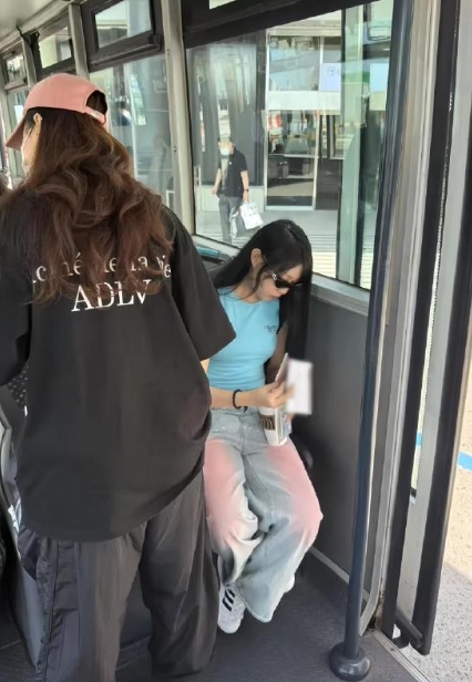 小沈阳的女儿沈佳润越来越有星范儿了。近日，小沈阳的女儿沈佳润在韩国机场被网友偶遇