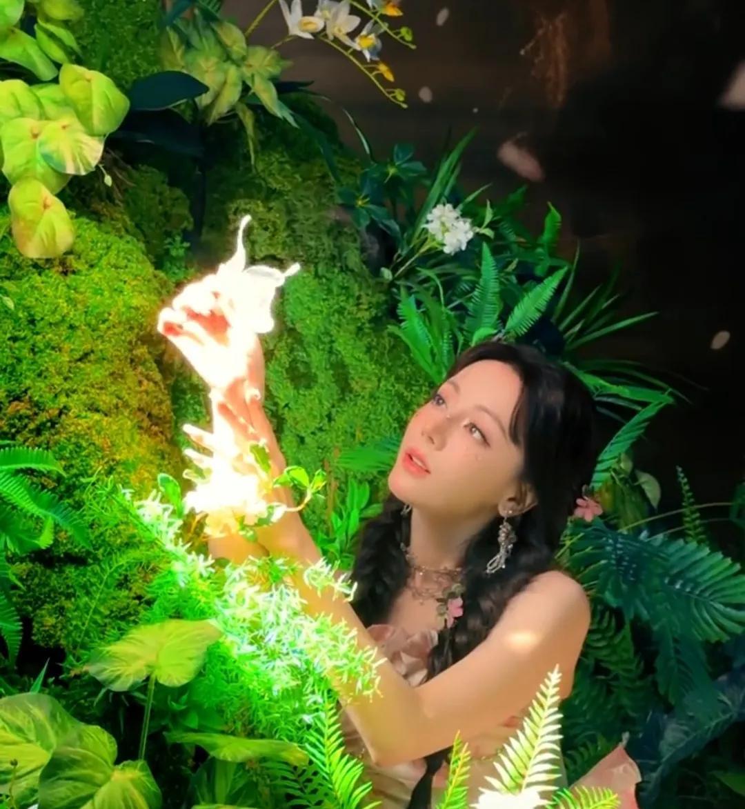 花仙子精灵，那么灵动～可爱～万物复苏都为热巴复苏之啦，好美！真是美如维纳斯黄金比