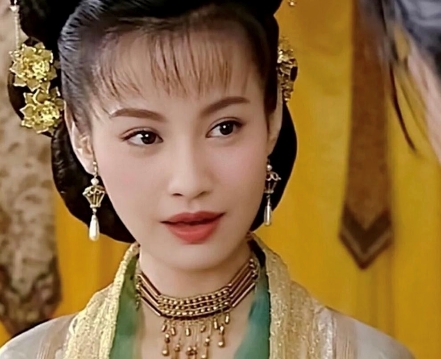 2004年，王晶导演在筹拍《小鱼儿与花无缺》时，江玉燕的戏份很少。而且这个角色的