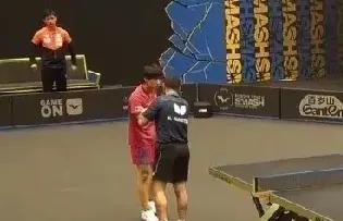 除了张本智和大吼大叫，
户上也因为喊声大差点被揍！
瑞满正赛刚刚开始不久，
就出