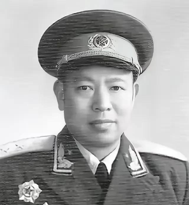 1995年301医院，开国中将丁秋生突然抓住妻子的手：