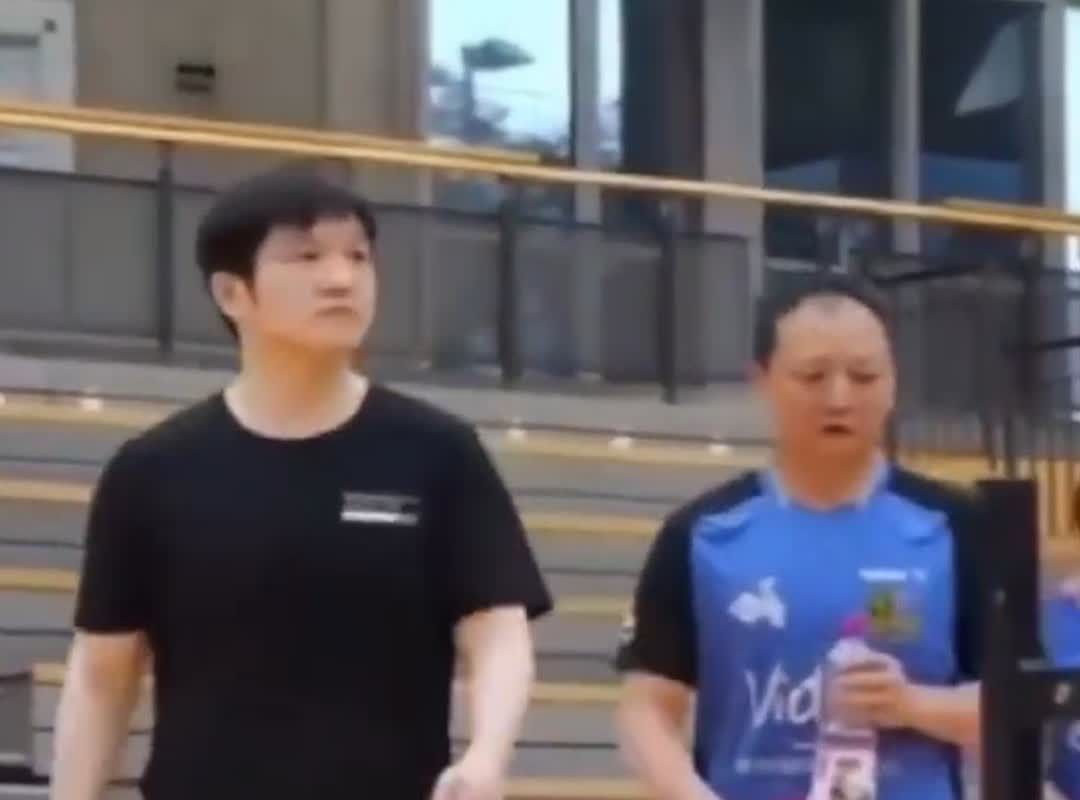 樊振东在德国俱乐部的主教练

是父亲发小的儿子   王志

前两周回国看
