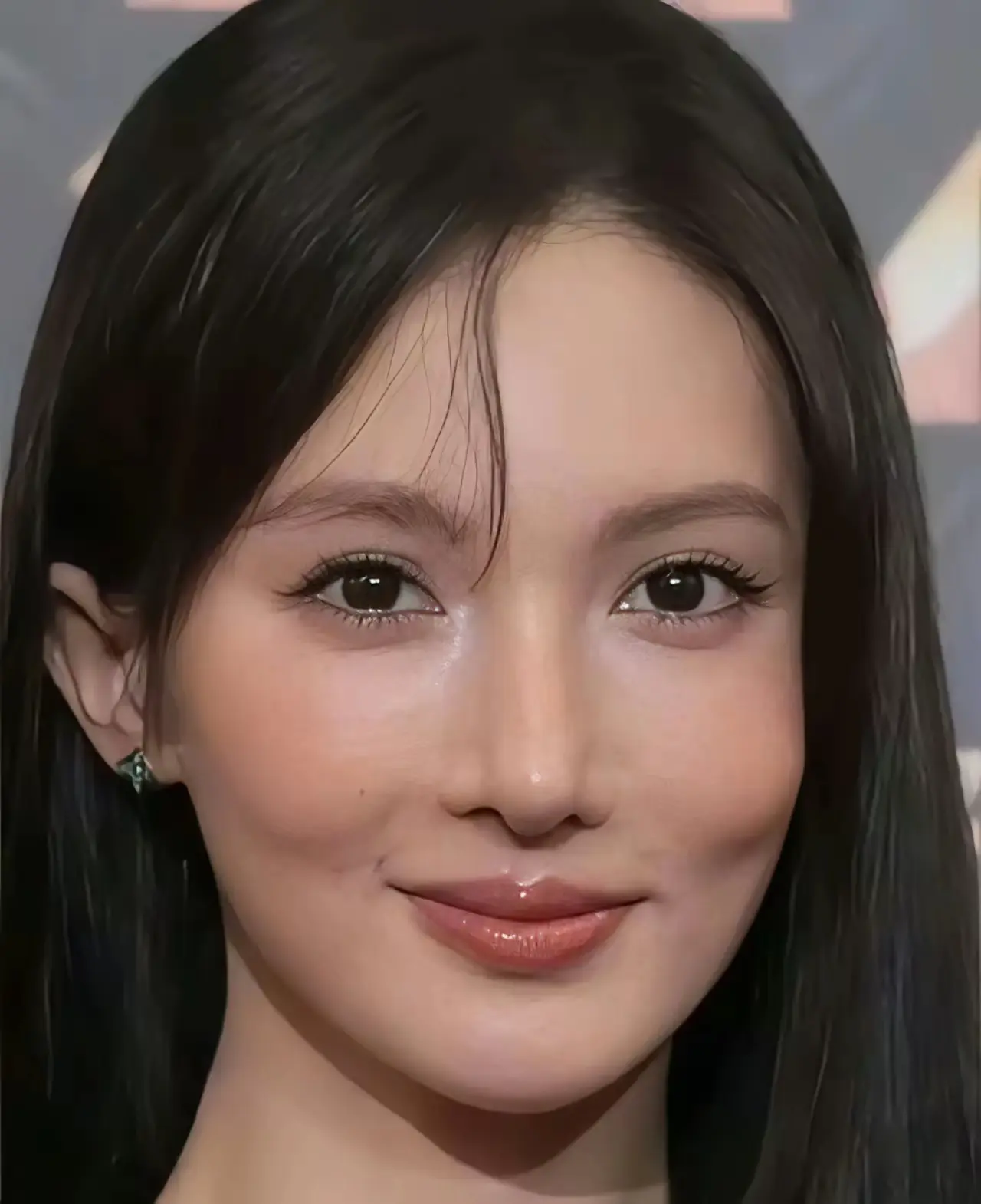 金晨成了泥塑娃娃，五官变来变去
