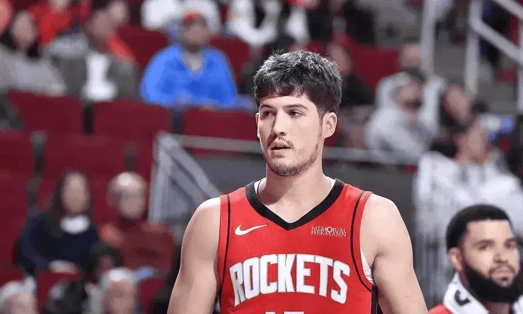 ESPN分析：二年级的谢泼德将会是火箭下赛季最大的关键X因素！
此外，根据统计，