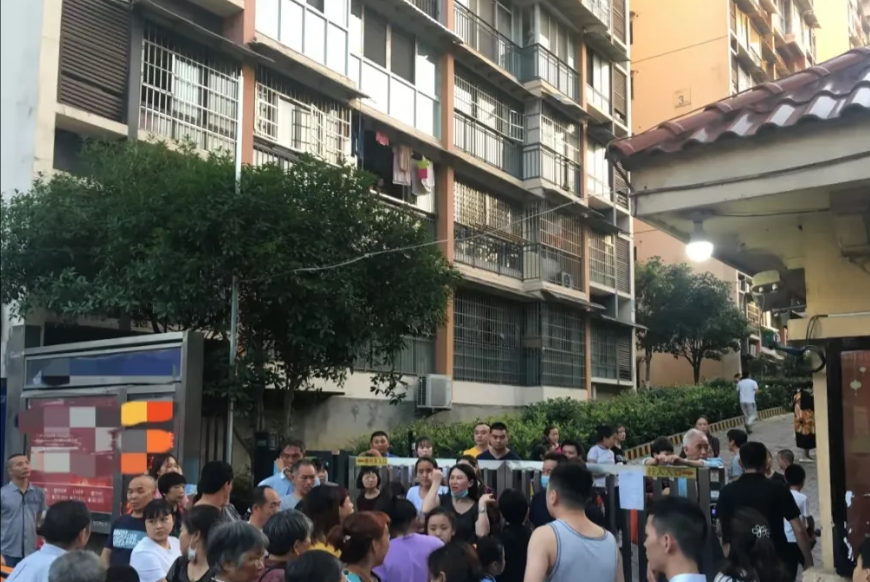 法院每年都收到好多物业和业主闹矛盾的案子。业主不想交物业费，理由一大堆。有的说保