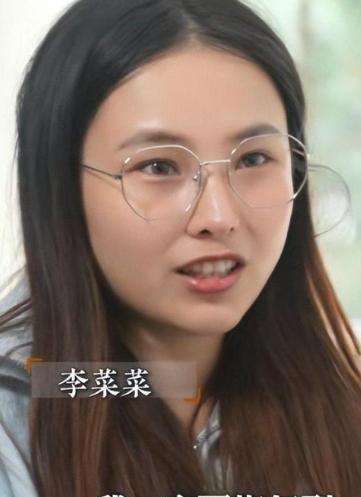 浙江，95后女孩患不死癌症，瘫痪在床，家人放弃让其自生自灭！女孩不认命，坐着轮椅