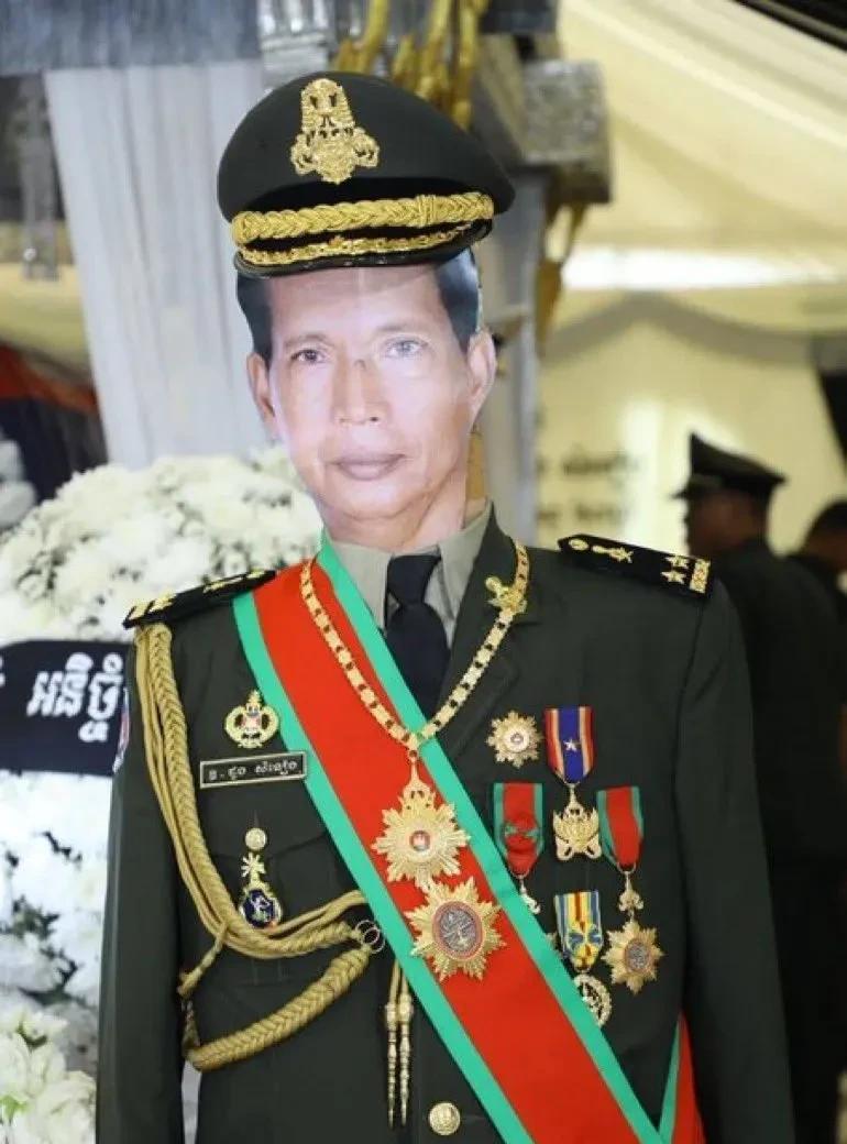 柬埔寨师长阵亡。在泰柬两国冲突中，柬埔寨第七师师长杨颂良少将遭遇炮击身亡，这是柬