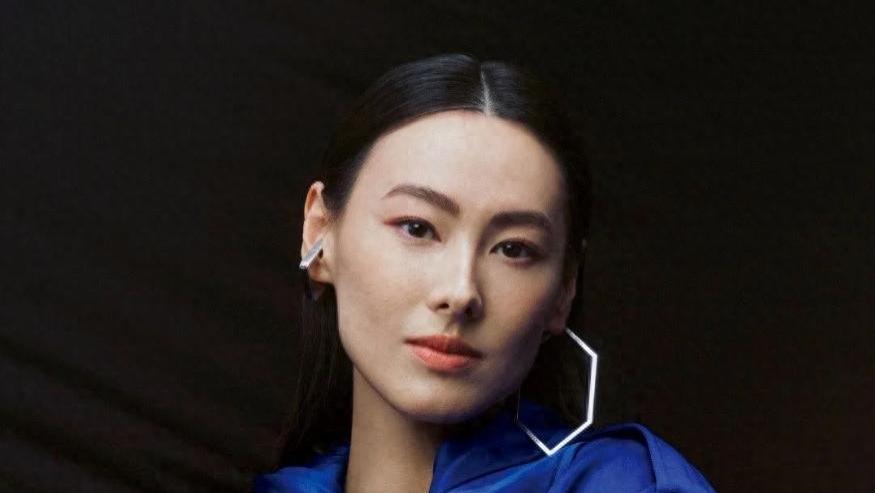 梁洛施称三个儿子催她谈恋爱，希望她开心，谁能想到她才36岁呢？