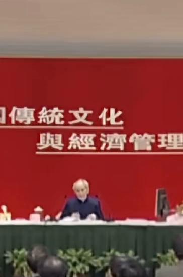 千万不要读写的一百年以内的人写的什么中国通史、中国经济史。我年轻的时候就有这个毛