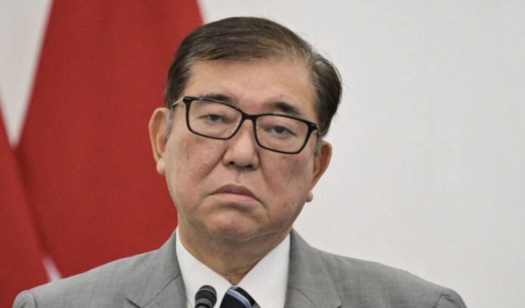 说白了，日本首相石破茂整个致辞流程下来，全是以受害者的视角去展开叙述的。这不是颠