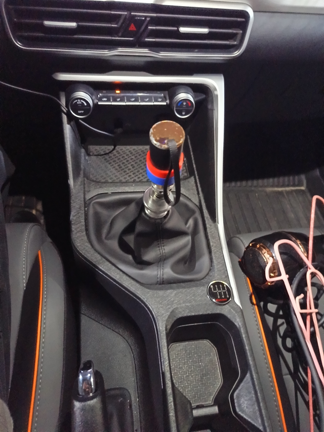 451手动挡车中的NPC
我在帝豪有条路，旅行版+6mT有没有搞头，帝豪销量那么