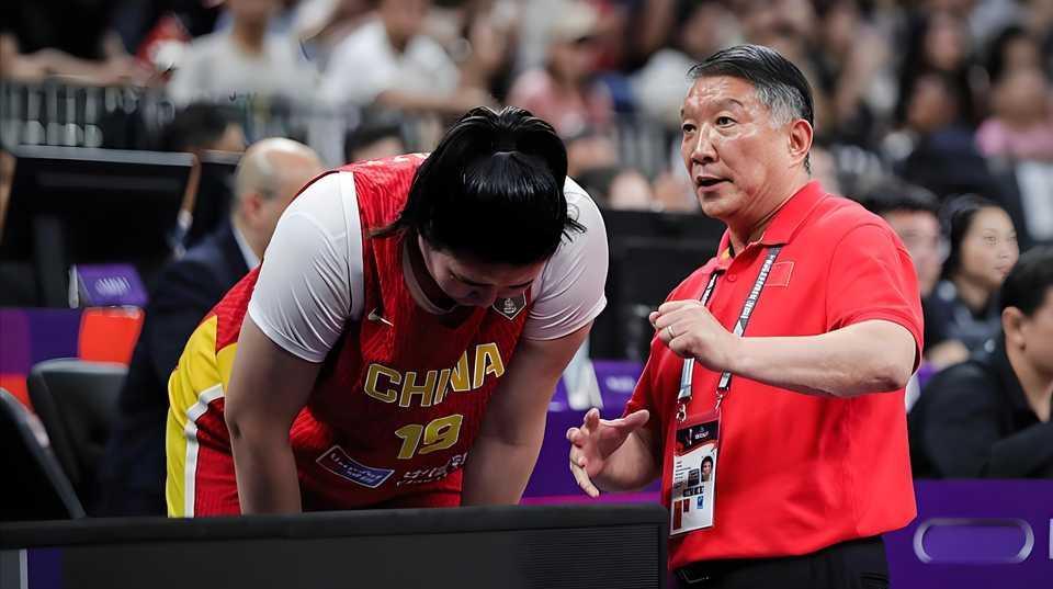 2米26张子宇+韩旭=双塔杀招！
宫鲁鸣直接押宝2028，亚洲杯三连胜只是开胃菜