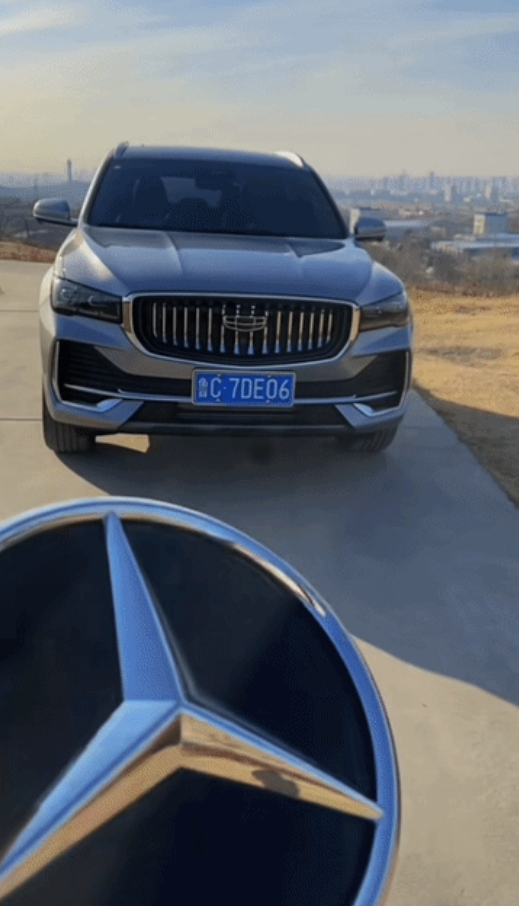 
为什么车标这么神奇？你看一辆普通的吉利汽车贴上奔驰的车标之后，立马车也大了，轮