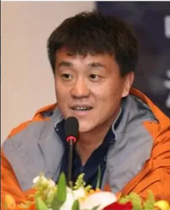演员何冰的家庭成员


父母

• 父母情况：何冰出生于1968年的北京，父母都