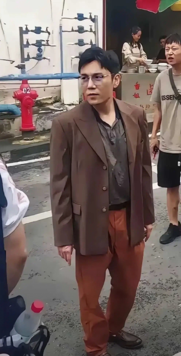 我一直感觉他长的猥琐
