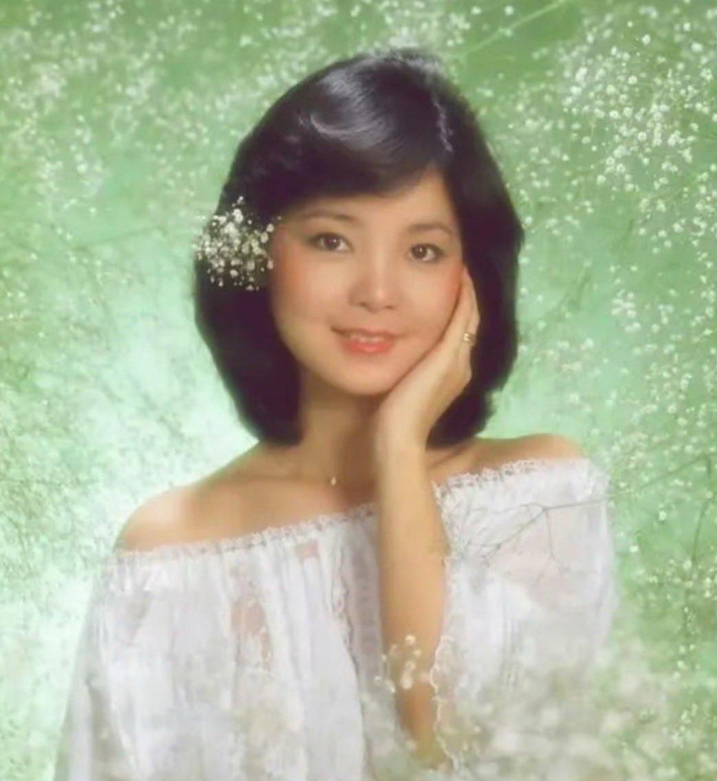 《Pretty Little Baby》近期在社交媒体上再度走红，唤起了人们对这