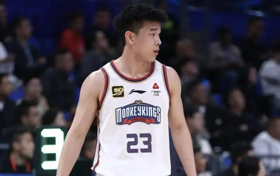 下个赛季NBA或许将再添一位中国球员！
目前NBA仅仅有一位中国球员，热火队的李