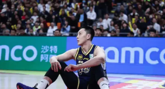 伤愈复出后，胡明轩为何在广东的地位确越来越尴尬？

受伤前，胡明轩本赛季的状态近