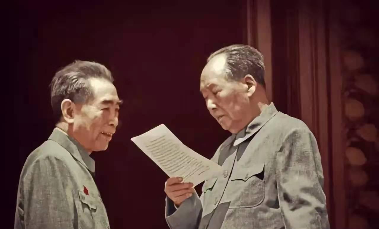 1974年底，周总理来到湖南长沙向毛主席汇报工作。周总理当时的身体非常不好，身患