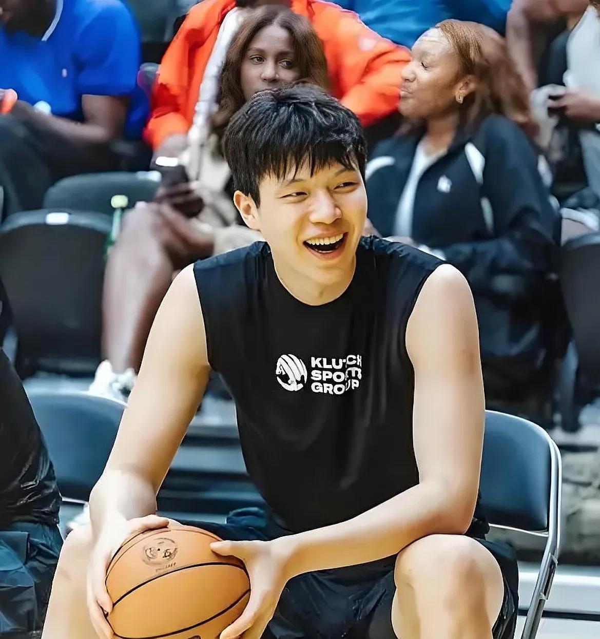 [微风]“确实有两把刷子”！
     华盛顿邮报：“中国新星杨瀚森是NBA夏季