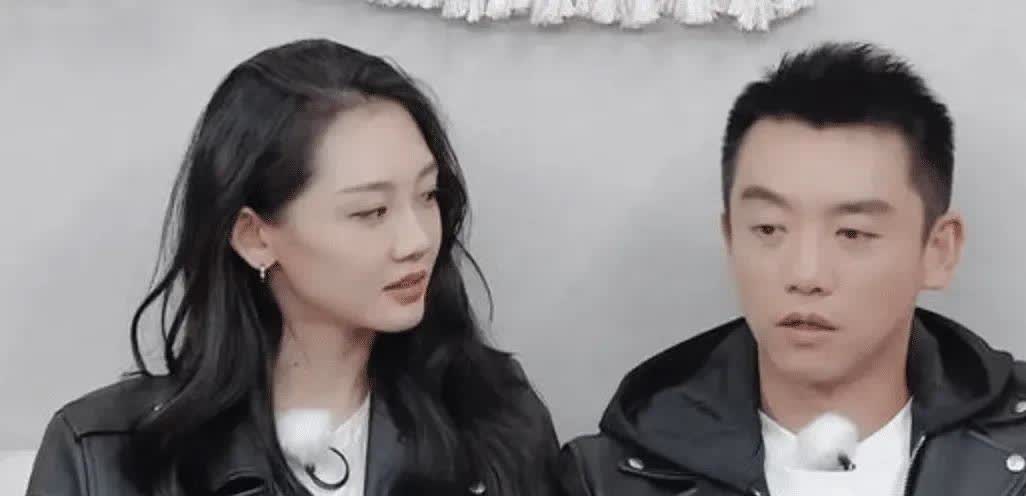 郑均突然抛出一个敏感问题："你翻过郑恺手机吗？"苗苗搅着咖啡的手顿了顿。这个问题