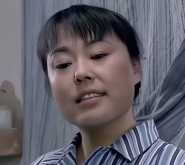 看多少遍金婚，也搞不懂这个文丽牛逼在哪里？
太做作了，她的优越感是哪里来的，从头