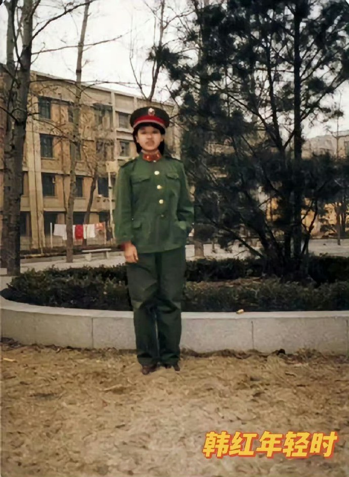 韩红自曝曾经是校花，看了她18岁照片后，果然没骗人 ​​​