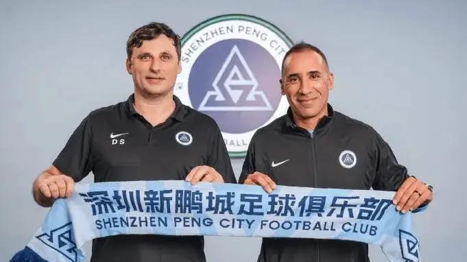 悄悄的，深圳新鹏城也换了主教练，这名主教练才45岁非常年轻，他来自于西班牙。
值