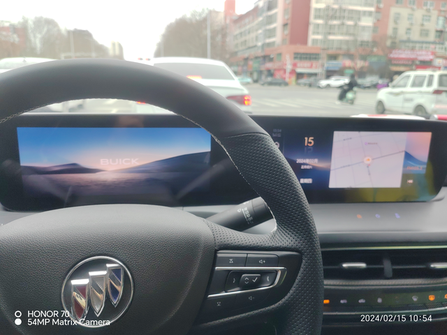 别克威朗乐享版大连屏死机
别克威朗乐享版大连屏跑了1300公里，今天打开卡机了，