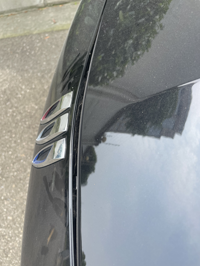 24款君威前保险杠脱胶
才买了不到一个月，就发现前保险杠脱胶，唉，真的闹心，4儿