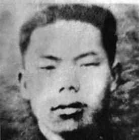 1952年一天深夜，朝鲜战场上的志愿军战士都在熟睡，却有一名战士因入党太激动，翻
