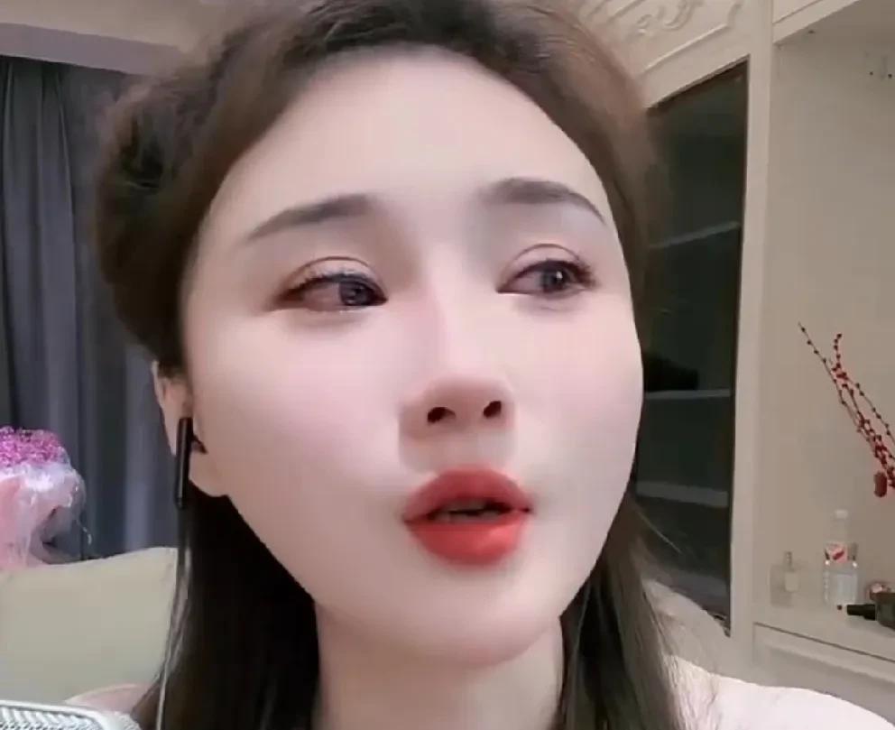 沈曼哭诉因为是过气网红，怕被局子里给淘汰了！
        沈曼又哭了，哭诉每