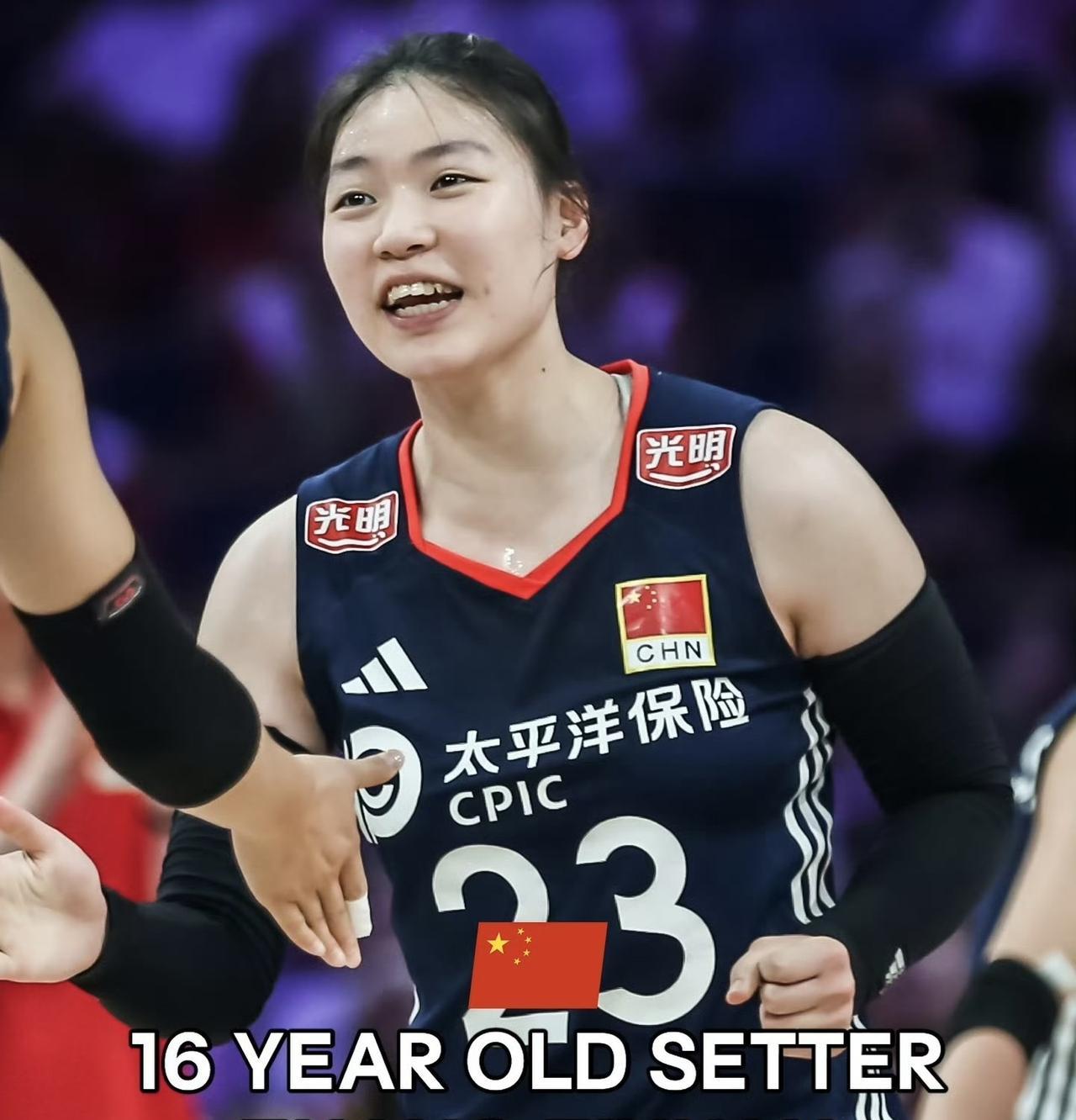 中国女排一名新星登上亚排联官网！小二传张籽萱受到亚排联的重点关注，配文是仅仅16