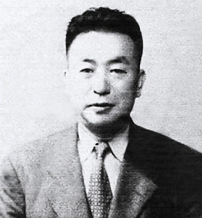 抗战时期，有一位“大汉奸”吃着日本军粮，搂着日本美女，赚着日本人的钱，却用8个字